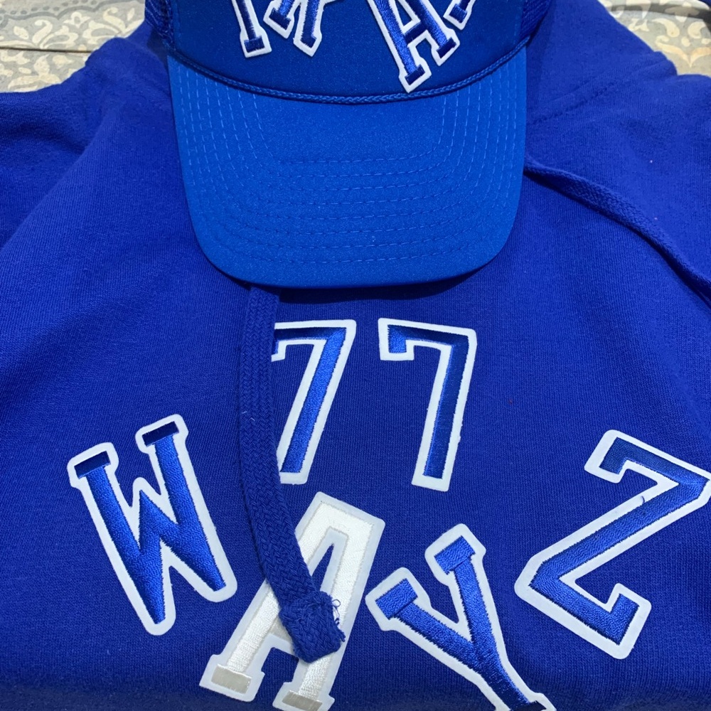 77 WAYZ UNIVERSITY HOODIE